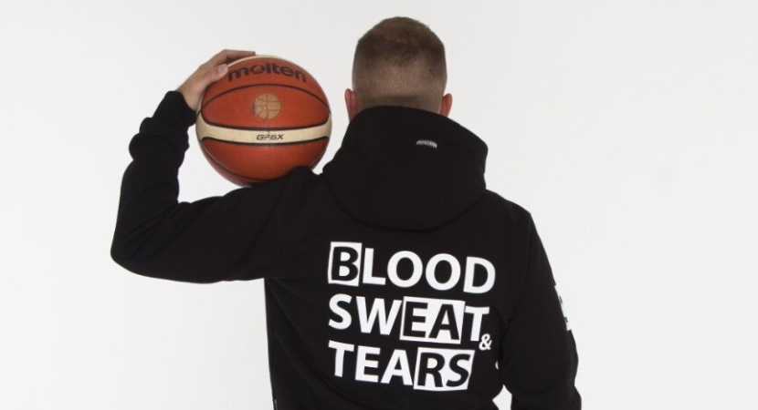 Фирменная толстовка