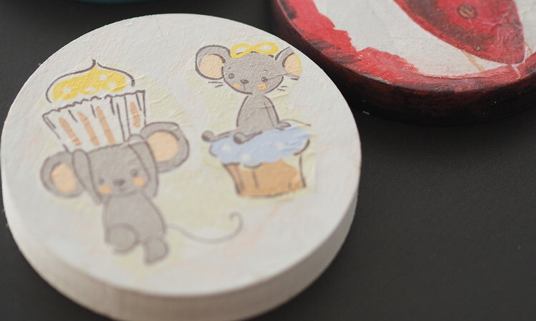 Деревянная подставка под кружку