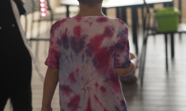 Яркие, радужные детские футболки